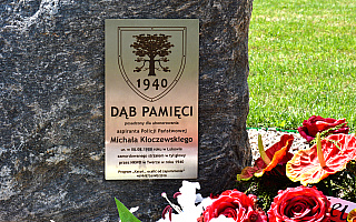 W Olsztynie zasadzono kolejny Dąb Pamięci. Drzewko upamiętnia  policjanta zamordowanego w Miednoje